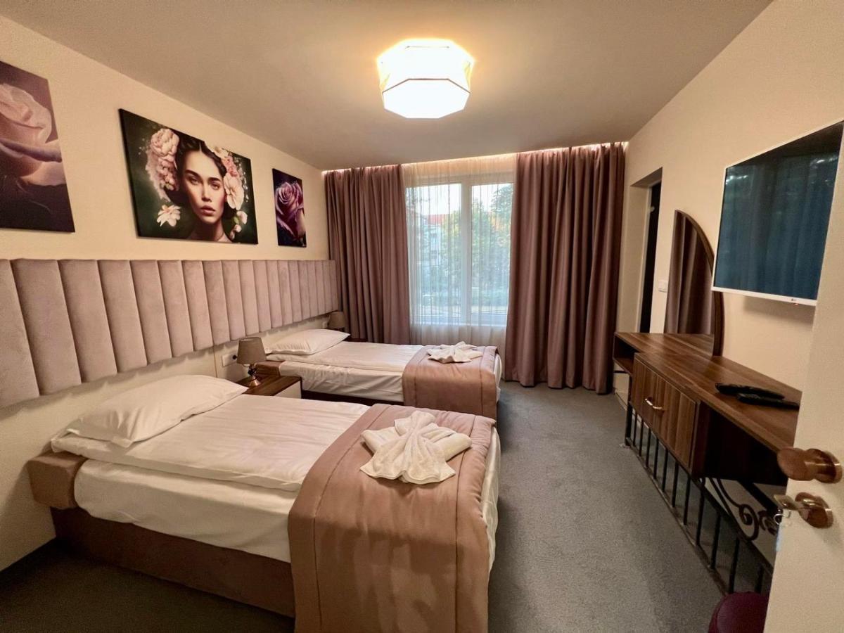 Floral Boutique Hotel Pleven Exterior photo