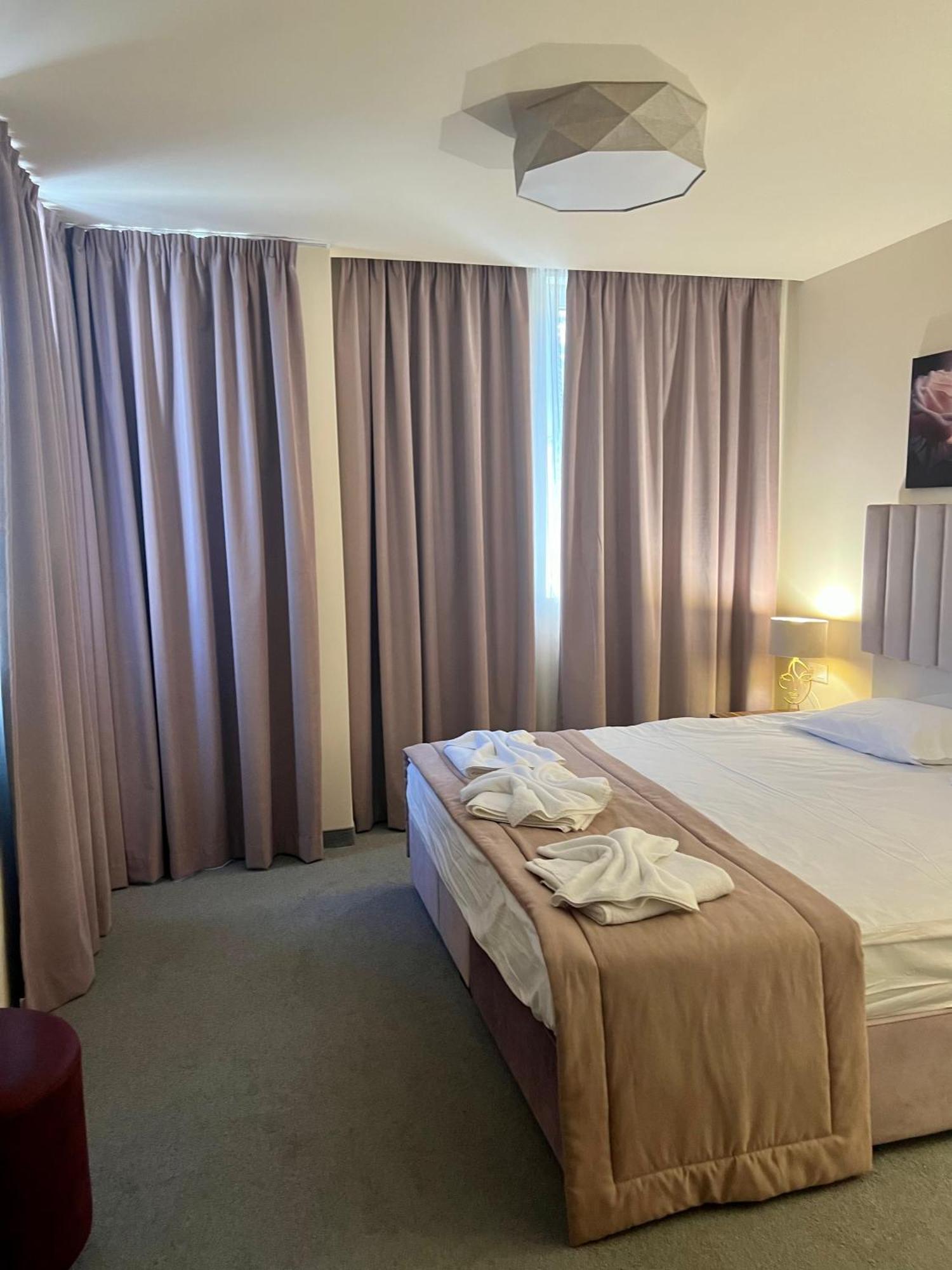 Floral Boutique Hotel Pleven Exterior photo